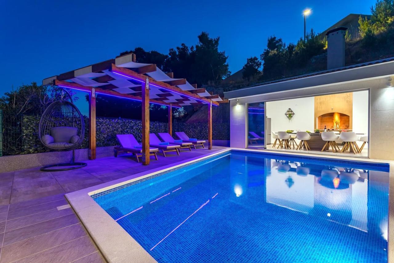 Villa Matan - Only 200M From The Sandy Beaches, Private 28M2 Pool Omiš Kültér fotó