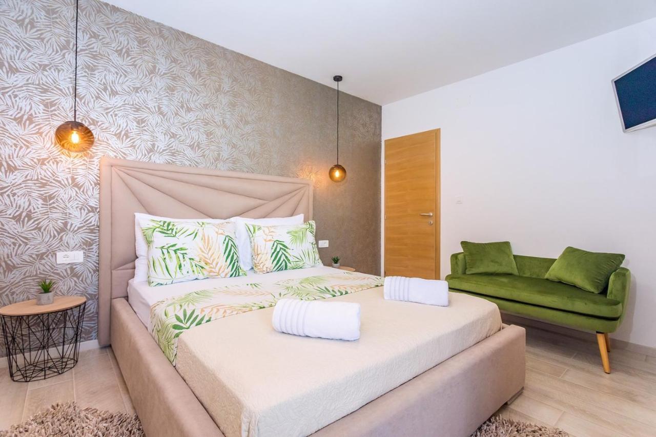 Villa Matan - Only 200M From The Sandy Beaches, Private 28M2 Pool Omiš Szoba fotó